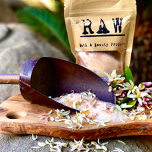 Load image into Gallery viewer, Bath Salt Soaks